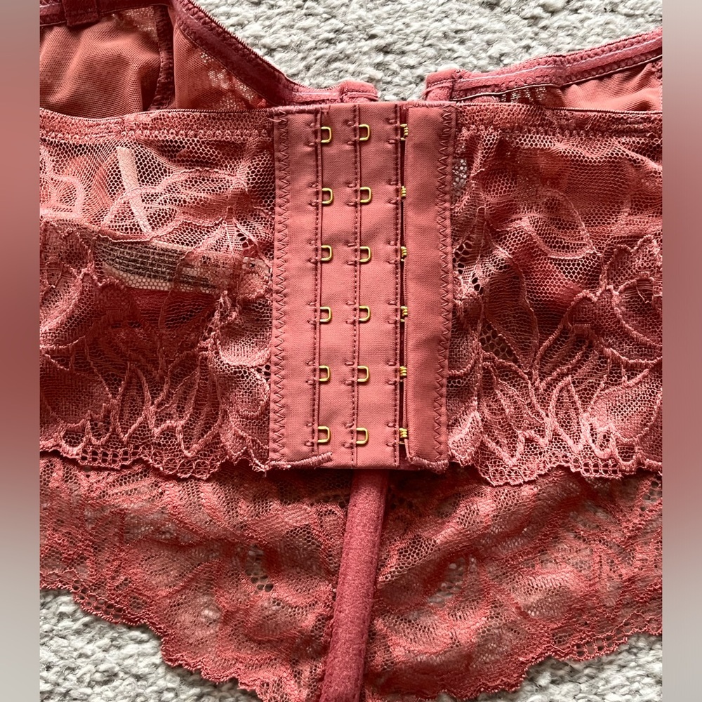 NWT Anthropologie Lace Bustier Underwire Top Size Small. Color Dark Rose. - Picture 8 of 8